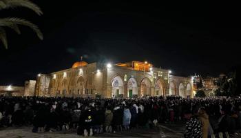 صلاتي العشاء والتراويح في المسجد الأقصى يوم الأحد (العربي الجديد)