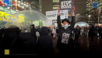 ياباني يتظاهر وحيداً في الشارع من أجل غزة