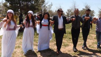 إيزيديو سورية يحتفلون بـ"الأربعاء الاحمر"، نيسان 2024(العربي الجديد)