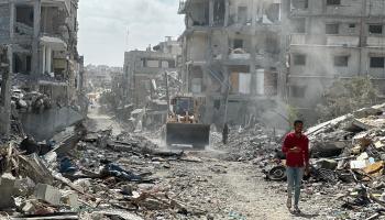 الدمار في خانيونس جنوبي قطاع غزة 21/4/2024 (دعاء الباز/الأناضول)
