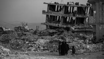 من مدينة جنديرس قرب حلب السورية بعد زلزال 2023 (Getty)