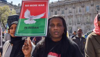 متظاهرون في لندن يطالبون بوقف الحرب في السودان