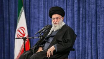 المرشد الإيراني الأعلى علي خامنئي في إيران في 3 إبريل 2024 (الأناضول)