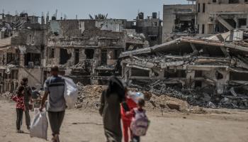 فلسطينيون في خانيونس في جنوب قطاع غزة - 14 إبريل 2024 (علي جاد الله/ الأناضول)