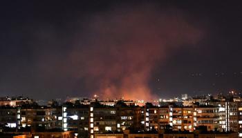 من قصف إسرائيلي استهدف جنوب دمشق في يوليو 2020 (فرانس برس)