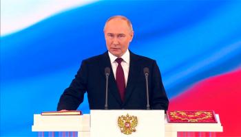 بوتين خلال أدائه اليمين الدستورية رئيساً لروسيا لولاية خامسة-رويترز