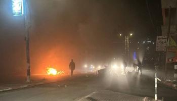 شبان أغلقوا الطرق في طوباس احتجاجا على ملاحقة السلطة للمقاومين (إكس)