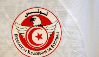 شعار الاتحاد التونسي لكرة القدم على قميص المنتخب في عام 2022 (مايك هيوت/Getty)