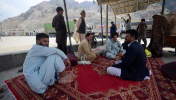 أشخاص من القبائل الباكستانية في باكستان، سبتمبر الماضي (حسين علي/الأناضول)