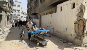 من عملية إخلاء مستشفى كمال عدوان في شمال قطاع غزة - 21 مايو 2024 (كرم حسن/ الأناضول)