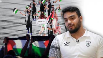 الرباع الفلسطيني حمادة رفع علم فلسطين في  افتتاح طوكيو، يوليو 2020 (العربي الجديد/Getty)