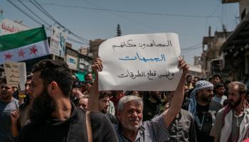 من الحراك الشعبي ضد هيئة تحرير الشام في إدلب، مايو الماضي (معاوية أطرش/فرانس برس)