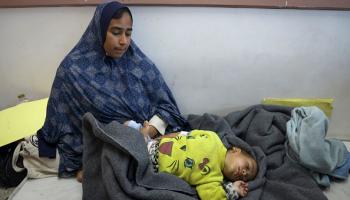 معاناة الحمل والولادة في قطاع غزة (فرانس برس)