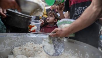 الجوع في غزة يحاصر الأهالي في ظل ضعف المساعدات، 1 إبريل 2024 (علي جاد الله/الأناضول)