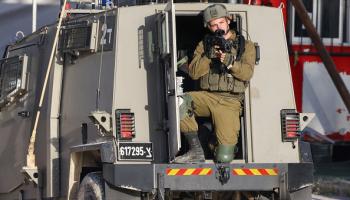 جندي إسرائيلي خلال اقتحام مخيم نور شمس، طولكرم 19 إبريل 2024 (Getty)