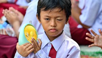 تغير المناخ يهدد تعليم ملايين الأطفال، إندونيسيا، 7 مايو 2024(شايدر محي الدين، فرانس برس)