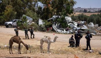 عمليات هدم إسرائيلية لبيوت فلسطينيين من عائلة أبو عصا في النقب، 8 مايو 2024 (Getty)
