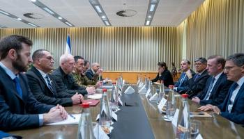 جيك سوليفان (الثاني يمين) يجتمع بمسؤولين إسرائيليين في وزارة الأمن، تل أبيب 20 مايو 2024 (Getty)