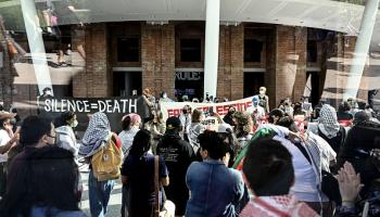 متظاهرون مؤيدون لفلسطين يحتلون متحف بروكلين، 31 مايو 2024 (الأناضول)