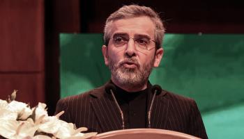 باقري متحدثاً في مؤتمر حول غزة، طهران 1 يونيو 2024 (أتا كيناري/فرانس برس)