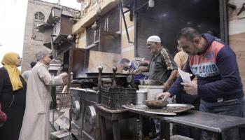 أسواق مصر/ مطاعم الفول والطعمية (أسوشيتدبرس)