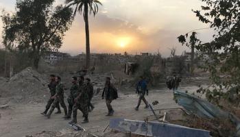 قوات النظام السوري تسير في دير الزور