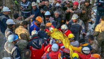 جهود الإنقاذ تتواصل في تركيا (الأناضول)