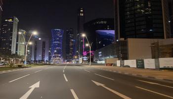 شوارع الدوحة خاوية رغم عدم إعلان حظر التجول (الأناضول)