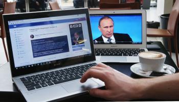 روسيا/حرية الإنترنت/بوتين كمبيوتر/Yegor Aleyev\TASS