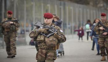 فرنسا/الجيش ينضم للشرطة بوجه السترات الصفراء/كيران رايدلي/Getty