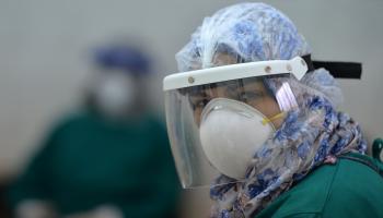 عضو في فريق طبي لواجهة كورونا في مصر- مجتمع