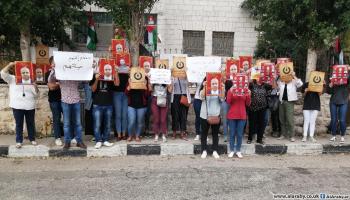 نشطاء فلسطينيون يغلقون مقر "الصليب الأحمر" بالبيرة (العربي الجديد)