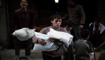 سورية/اقتصاد/مساعدات للسوريين/12-04-2016 (فرانس برس)
