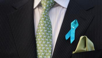 شارة زرقاء تضامناً مع المصابات بسرطان المبيض - مجتمع
