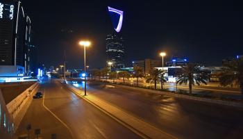 حظر التجول في شوارع العاصمة السعودية الرياض (فرانس برس)