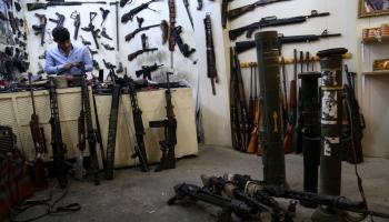 انتشار السلاح يقاوم سطوة القانون في العراق (سافين حامد/Getty)