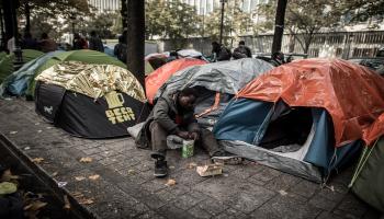 مخيمات اللاجئين موزعة في شوارع باريس(فيليب لوبيز/فرانس برس)