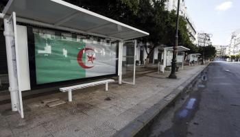 خلو شوارع العاصمة الجزائرية بعد تطبيق حظر التجول (Getty)