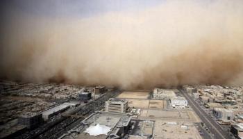 عاصفة غبار تهب على العاصمة السعودية