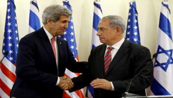 جون كيري مع رئيس وزراء الاحتلال الإسرائيلي بنيامين نتانياهو