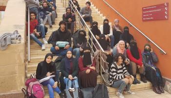 طالبات من الجامعة الأميركية بالقاهرة يرتدين النقاب (فيسبوك)