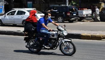 مصريان على دراجة