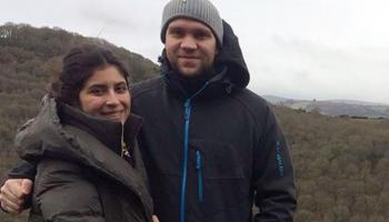 البريطاني المعتقل ماثيو هيدجز وزوجته(فيسبوك)