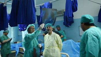 أطباء في مستشفى في كابول - أفغانستان - مجتمع
