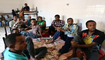 مهاجرون مسجونون في ليبيا