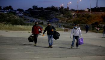 عودة العمال الفلسطينيين في الداخل المحتل (عصام ريماوي/الأناضول)