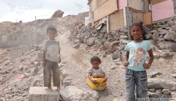 أطفال يمنيون وسط الدمار - اليمن - مجتمع