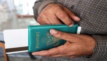 مصاعب في تجديد جواز السفر اليمني (كريم صهيب/فرانس برس)