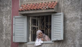 امرأة في الحجر المنزلي وكورونا في المغرب - مجتمع