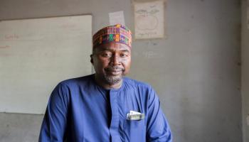 النيجيري زانا مصطفى الفائز بجائزة نانسن الأممية(تويتر)